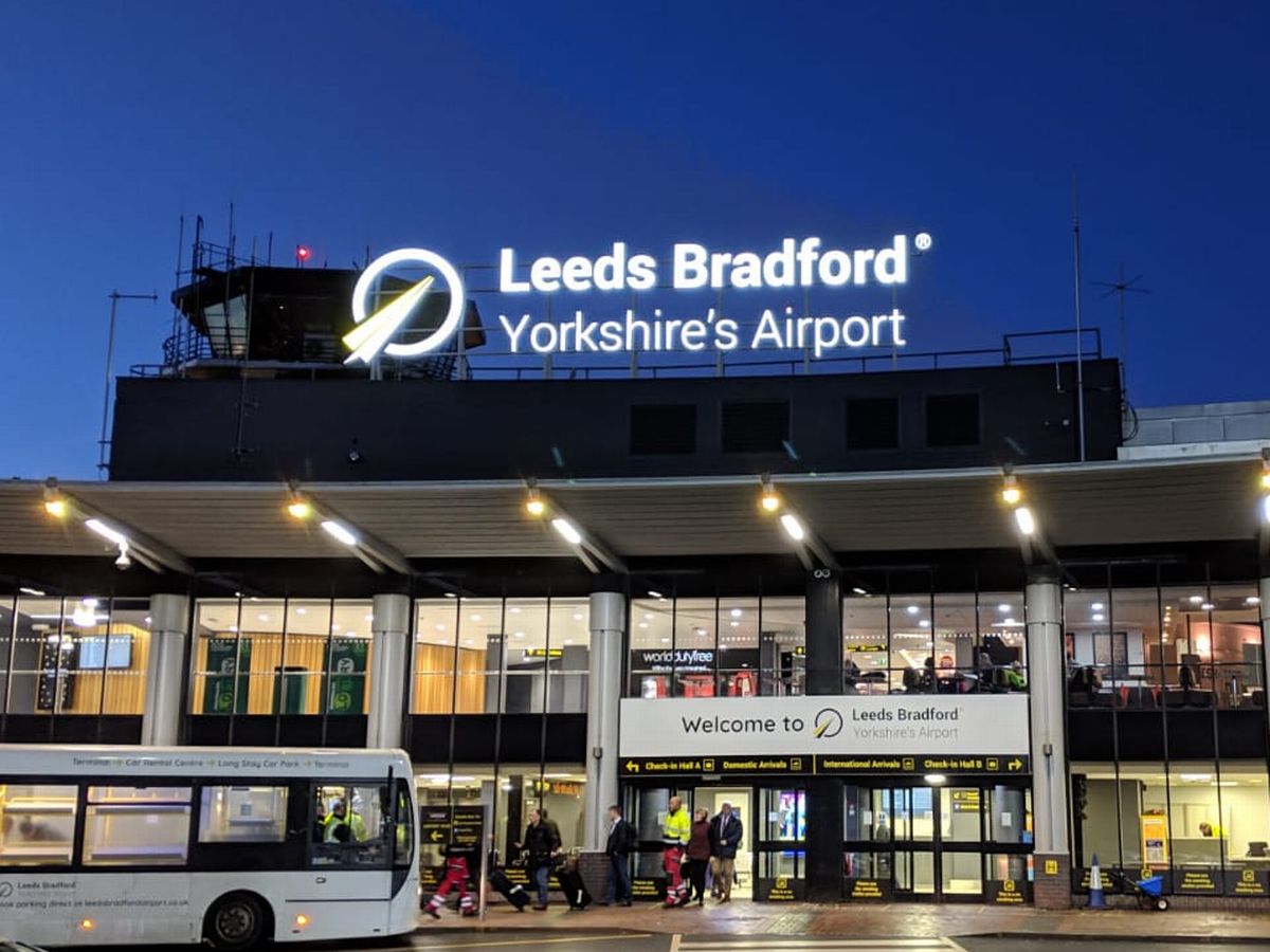 Leeds & Bradford Airport Transfers – Reliable Private Hire from North Lincolnshire